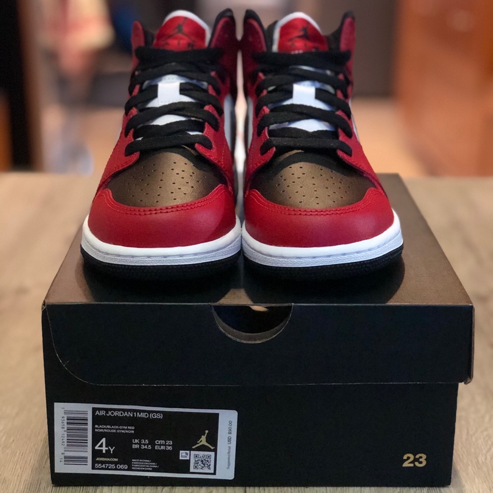 ๐SOLD๐Air Jordan 1 Mid GS Chicago 554725-069 - Picture 2 of 11